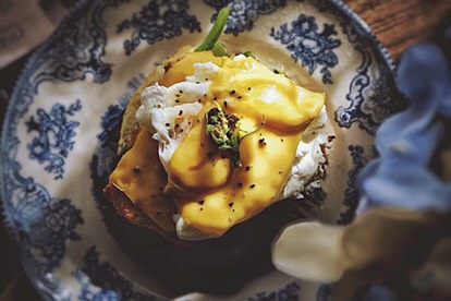 免油炸的黄金猪排三明治汉堡