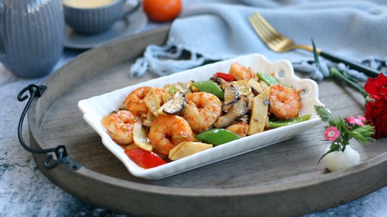 做年货家宴小炒爆汁虾仁冬笋