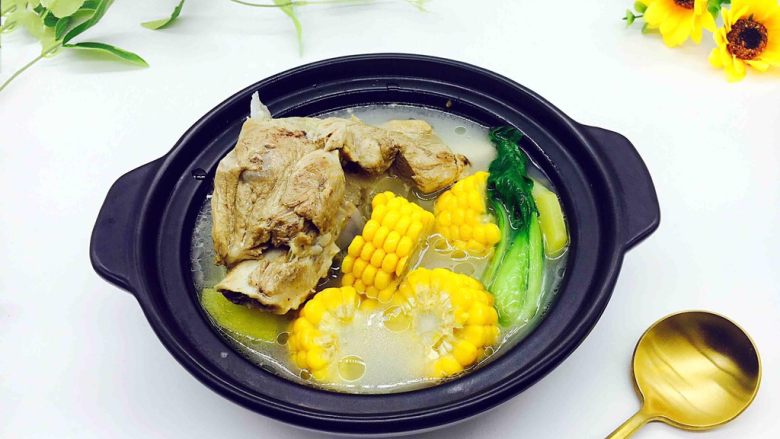 滋补养生棒骨玉米汤