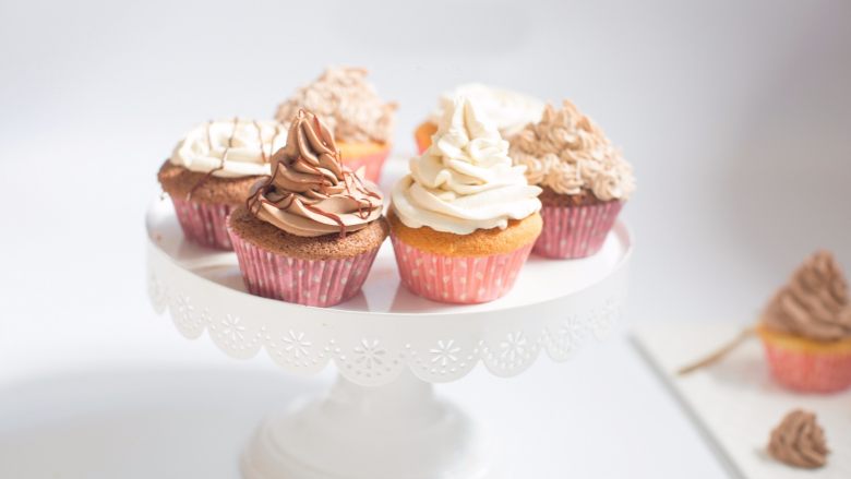 巧克力海绵纸杯蛋糕