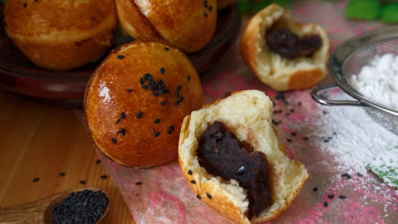 家有烤箱黑芝麻豆沙面包