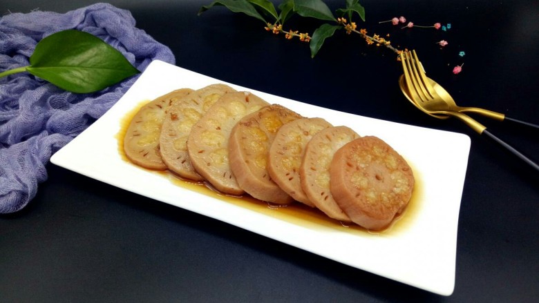 甜味简单的零食糯米糖藕