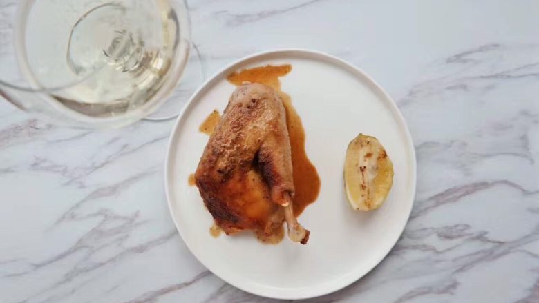 香烤全鸡搭配气泡甜葡萄酒