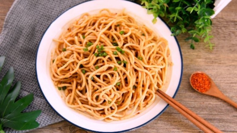 椒麻拌面这样做好吃又爽口一次来三碗还不过瘾