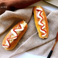 肉松小热狗面包