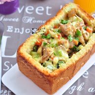 鸡肉杂蔬土司盒
