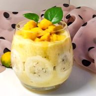 颗粒感十足的芒果芭蕉壁挂奶昔
