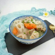 感恩节食谱排骨莲藕胡萝卜汤