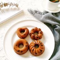 巧克力豆甜甜圈蛋糕