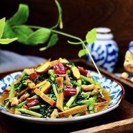 蚝油茼蒿肉丝豆干小炒