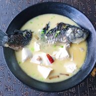浓汤鲫鱼炖豆腐