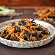 木耳黄花菜炒五花肉