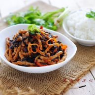 鱼香素肉丝用素食材做出肉滋味的下饭利器