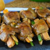 一道无骨时蔬鸡翅不但荤素搭配营养健康而且外观很抢眼呢