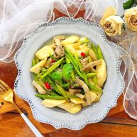 一清二白芦笋茭白炒平菇