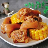 ≈猪蹄炖玉米≈