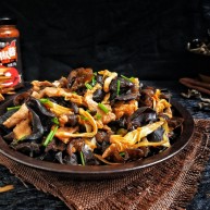 营养黄花菜木耳炒肉