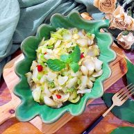 家常蚝油辣炒百合卷心菜