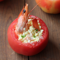 鲜虾鸡蛋色拉酿番茄