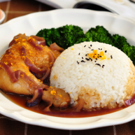 洋葱锅烧鸡腿饭