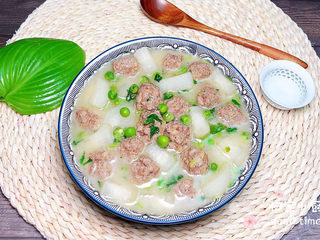 18、萝卜肉丸汤,一碗香气四溢的萝卜肉丸汤就做好了。