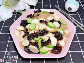 14、木耳炒山药,清爽可口的山药木耳就上桌了！