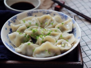 12、西芹猪肉饺子,煮熟盛出