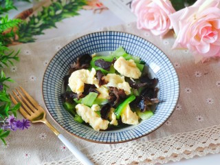 19、黄瓜木耳炒鸡蛋~素三鲜,健康又美味