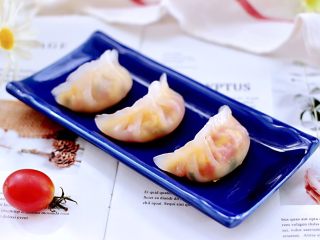 18、番茄虾仁鸡蛋水晶蒸饺,宝贝特别喜欢,一口气吃了三个。