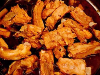 15、红烧土豆排骨,排骨已经8分熟了