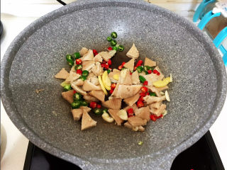 17、爆炒牛肚,翻炒均匀