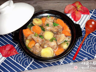 15、板栗排骨汤,一碗营养的板栗排骨汤就上桌了。