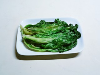 10、蒜泥生菜,摆入盘中