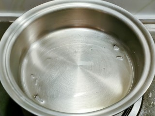 11、蒜泥生菜,起油锅  加热