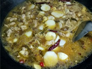 11、川菜芋儿鸡,鸡肉熟了之后,再放入芋儿;