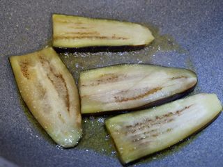 9、西蓝花洋葱茄子煲 ,等茄子块熟了,关火,盛出来