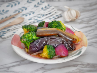 16、西蓝花洋葱茄子煲 ,成品图~