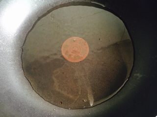 9、干煸有机花菜,起油锅加热至七成热