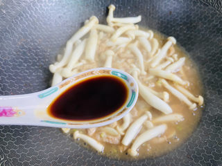 15、白玉菇炒肉,生抽提色