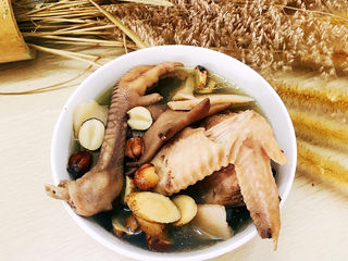 10、药膳养生鸡汤,成品图