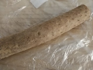 1、小炒山药,粗山药，蛋白质含量较多，口感是脆的。