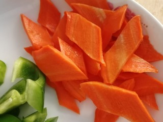 7、小炒山药,胡萝卜切片儿。