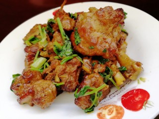 22、红烧鸭肉,鲜，咸，香，酥。