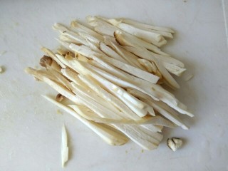 5、酱香鸡肉,杏鲍菇切丝