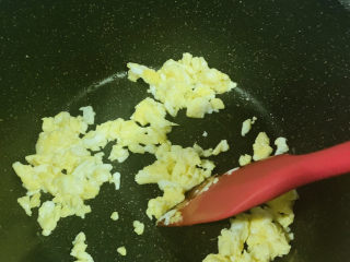 6、丝瓜炒鸡蛋,迅速炒鸡蛋