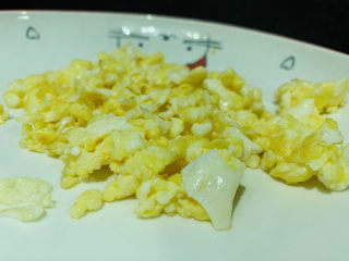 7、丝瓜炒鸡蛋,盛碗里