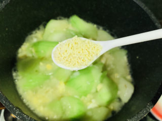 14、丝瓜炒鸡蛋,加鸡精