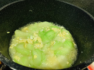 17、丝瓜炒鸡蛋,翻炒均匀,起锅