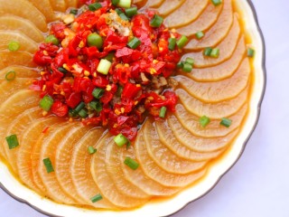 10、简单易做的剁椒蒸萝卜,颜值棒棒哒~