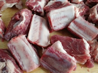 1、椒盐排骨,排骨500g